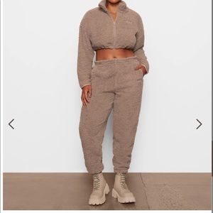 Brand new with tags! SKIMS teddy jogger xxs